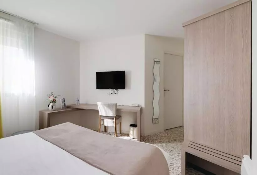 اتاق راحتی, Brit Hotel Alg