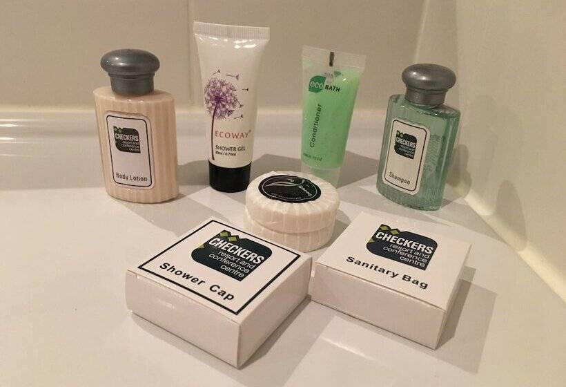 חדר משפחתי, Checkers Resort