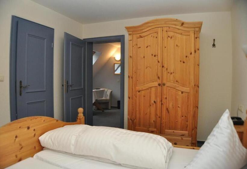 スタンダードルーム, Schaumburger Ritter