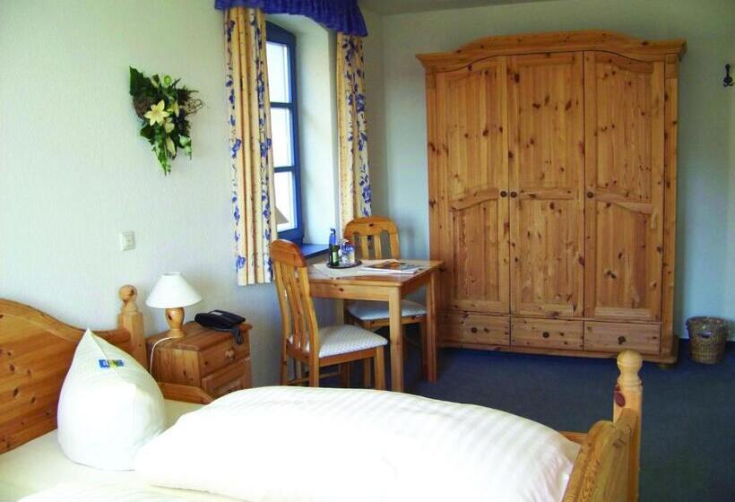 コンフォートルーム, Schaumburger Ritter