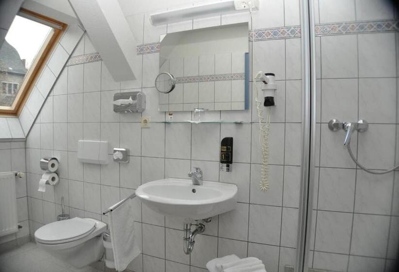 コンフォートルーム, Schaumburger Ritter