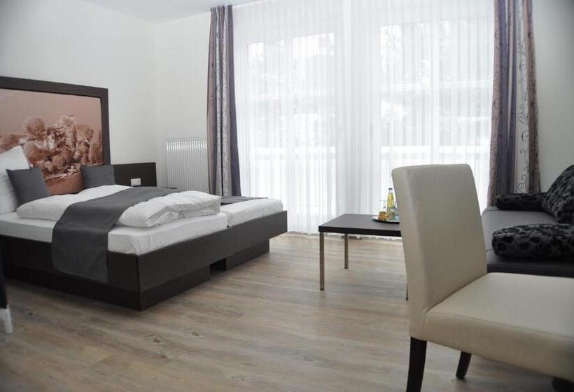 コンフォートルーム, Schaumburger Ritter