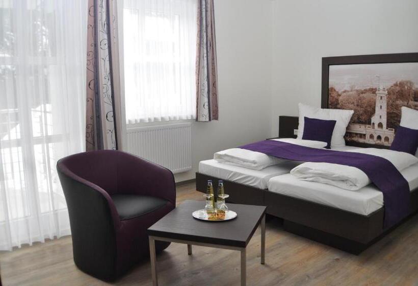 コンフォートルーム, Schaumburger Ritter