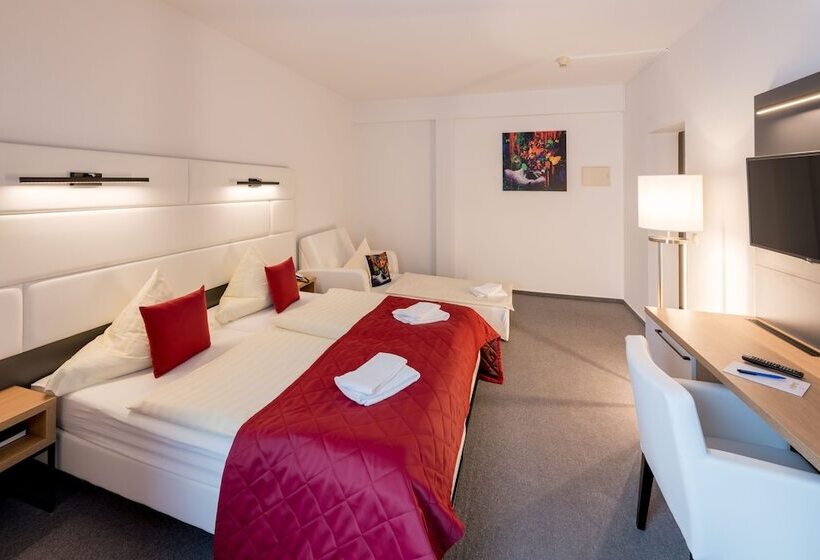 スタンダードトリプルルーム, Stadtfeld