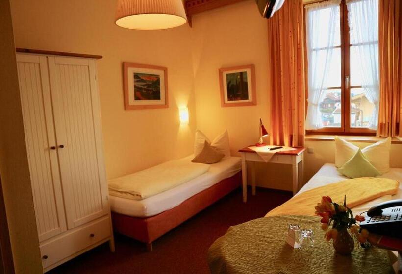 经济房, Waltraud Garni