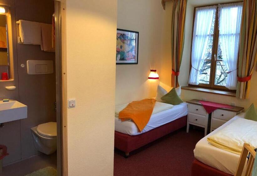 经济房, Waltraud Garni