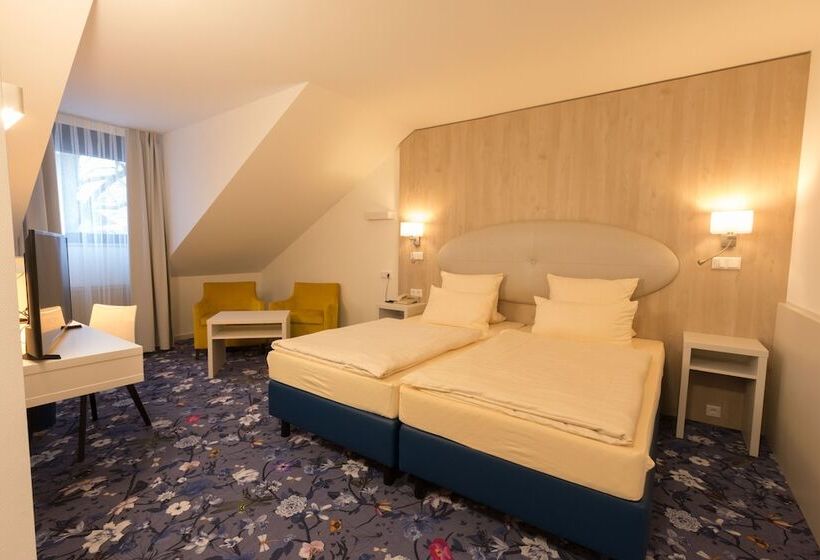 اتاق استاندارد, Zum Lowen