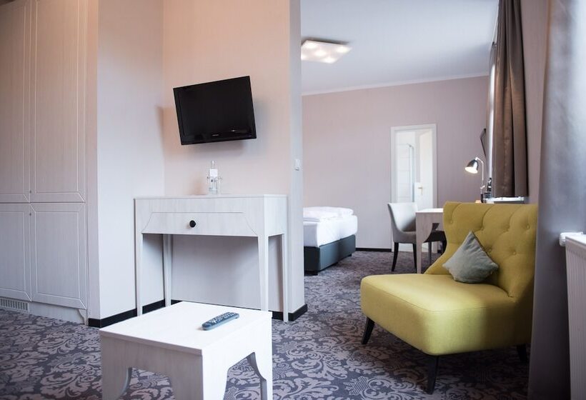 شقة غرفة واحدة, Parkhotel Schillerhain