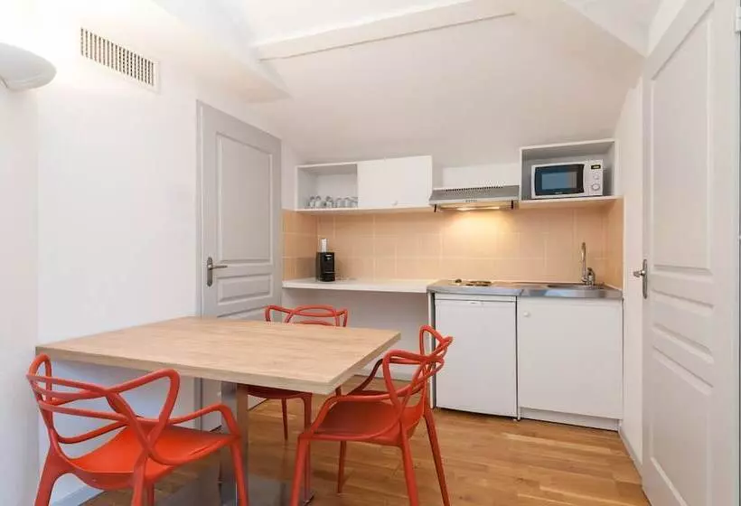 استودیوی استاندارد, Residhotel Vieux Port