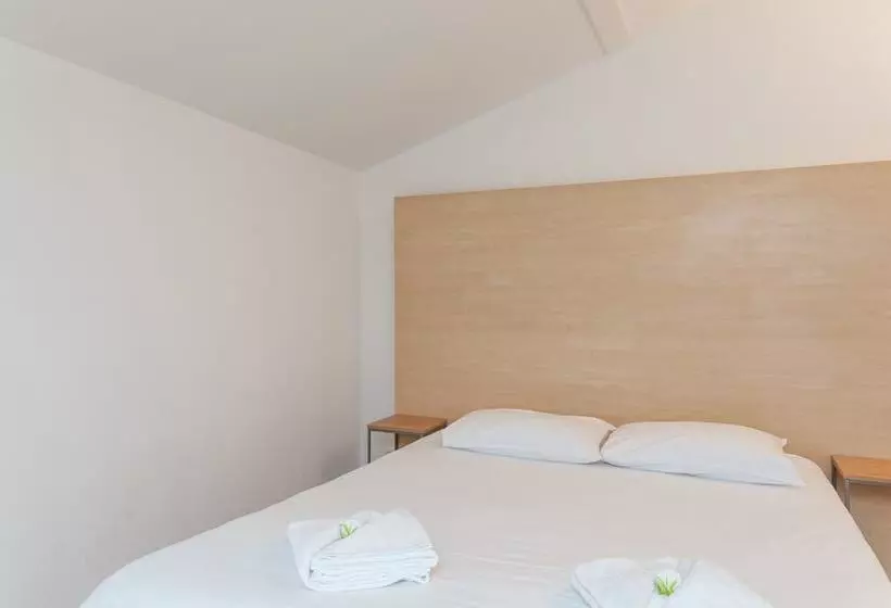 استودیوی استاندارد, Residhotel Vieux Port
