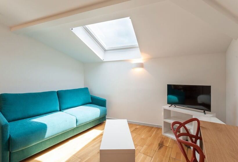 스탠다드 스튜디오, Residhotel Vieux Port