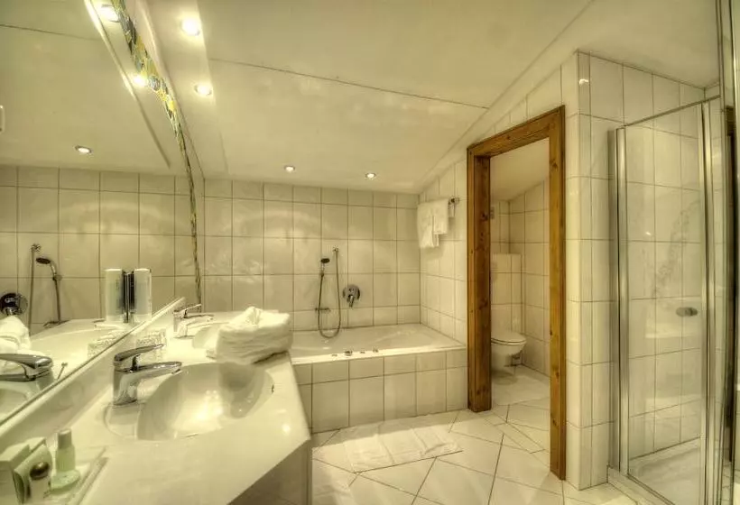 山の見えるスーペリアルーム, Sporthotel Radstadt