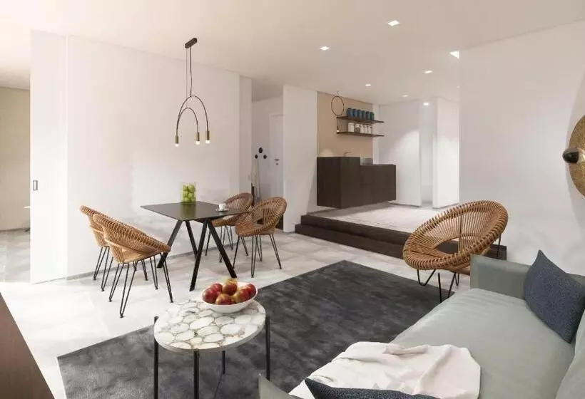 スイート, Suiten Aparthotel Aenea