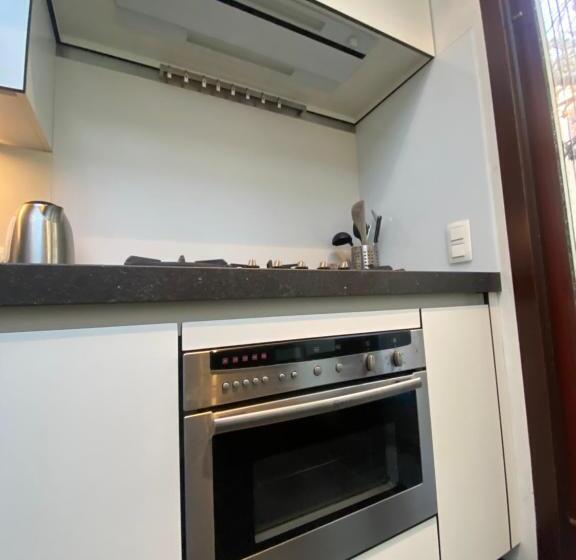 اتاق لوکس با بالکن, Artist S Loft & Garden