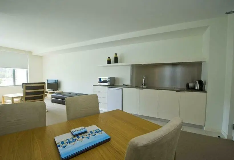 デラックススタジオ, Blue On Blue Apartment 1361
