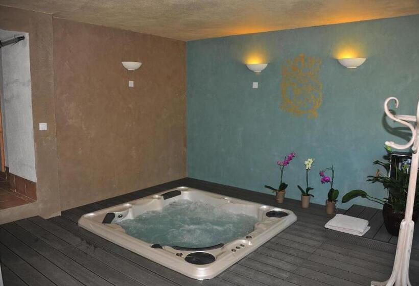 غرفة قياسية رباعية, Gte De Charme Le Figuier