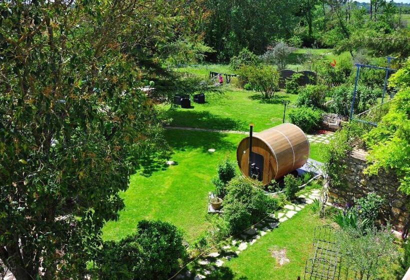 غرفة قياسية رباعية, Gte De Charme Le Figuier