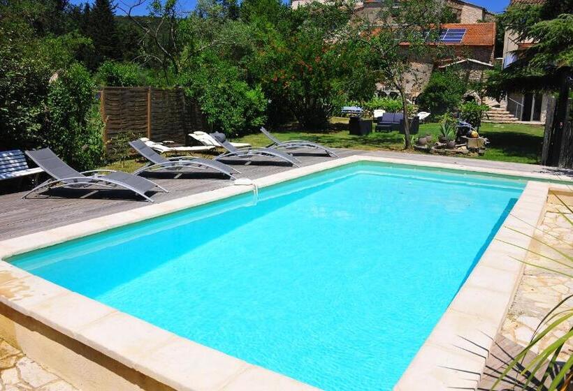 غرفة قياسية رباعية, Gte De Charme Le Figuier