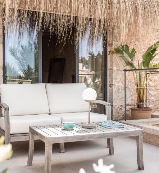 带露台的小型套房, Can Sull