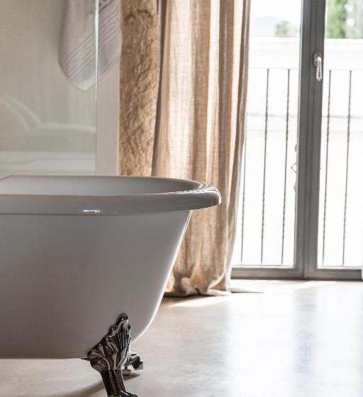 带露台的小型套房, Can Sull