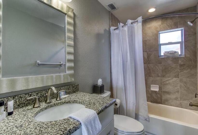 סוויטה, The New Hotel Collection Beachfront