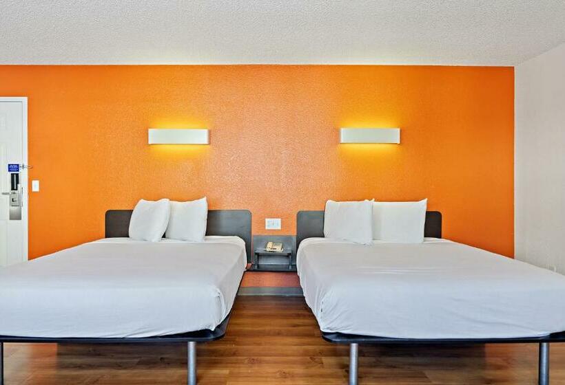 اتاق استاندارد, Carlsbad Village Inn