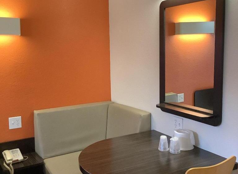 اتاق استاندارد برای معلولان, Carlsbad Village Inn