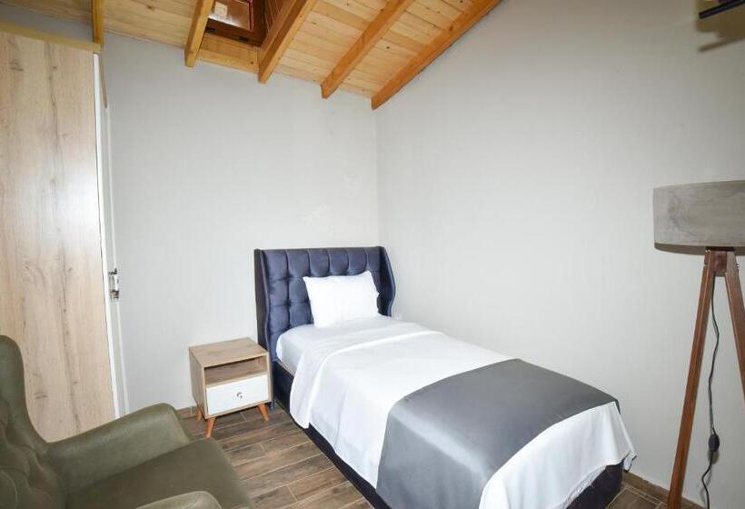 سوئیت با بالکن, Elia İmroz