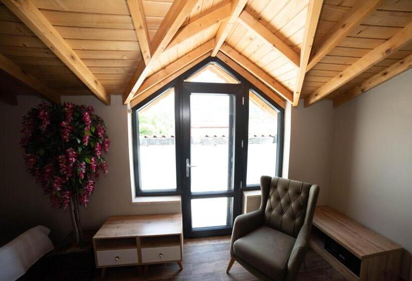 سوئیت با بالکن, Elia İmroz