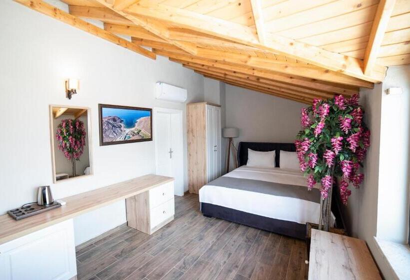 سوئیت با بالکن, Elia İmroz