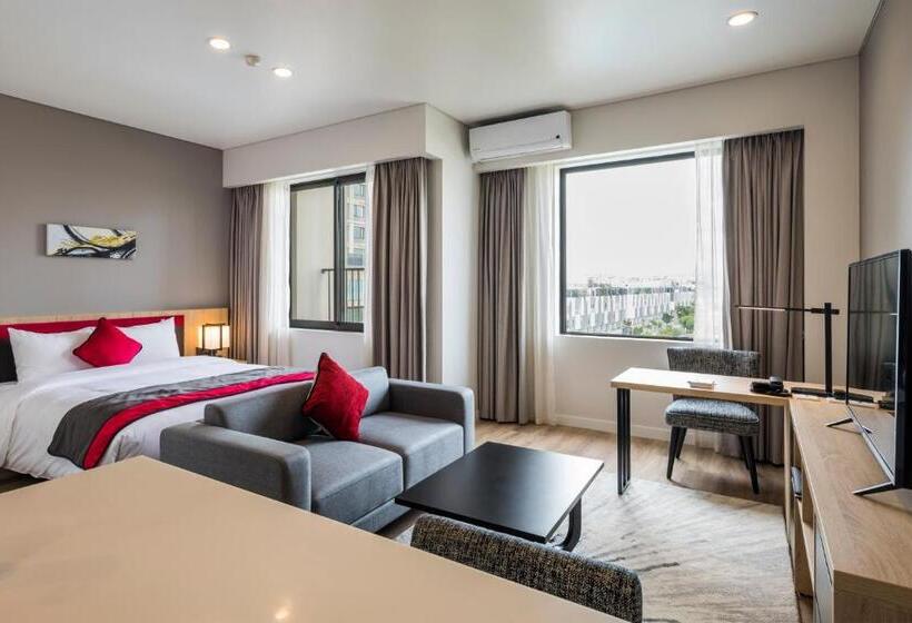 استودیوی استاندارد, Roygent Parks Hai Phong