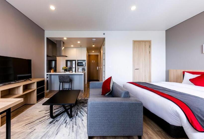 استودیوی استاندارد, Roygent Parks Hai Phong