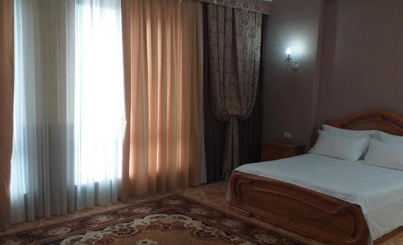 سوئیت با بالکن, Park Hotel Al Bustan