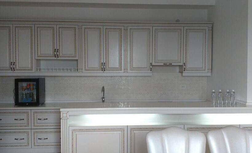 سوئیت با بالکن, Park Hotel Al Bustan