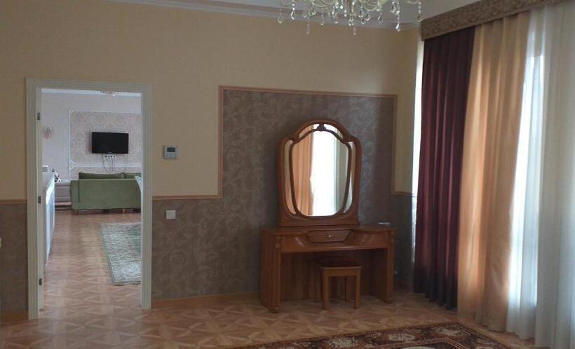 سوئیت با بالکن, Park Hotel Al Bustan