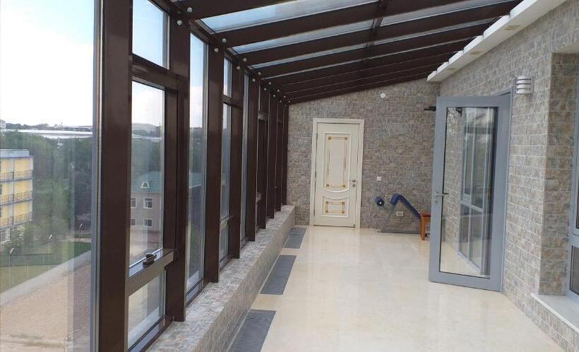 سوئیت با بالکن, Park Hotel Al Bustan