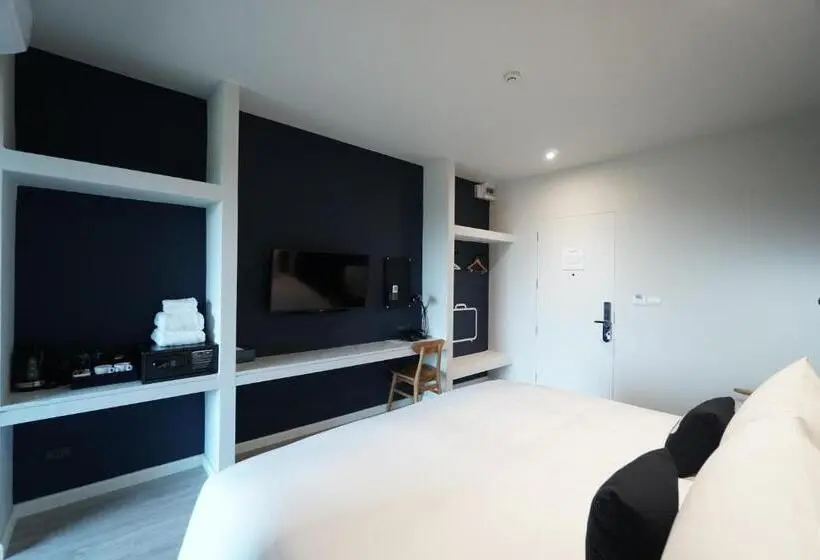 キングサイズベッドのデラックスルーム, Blu Monkey Hub And Hotel Chanthaburi