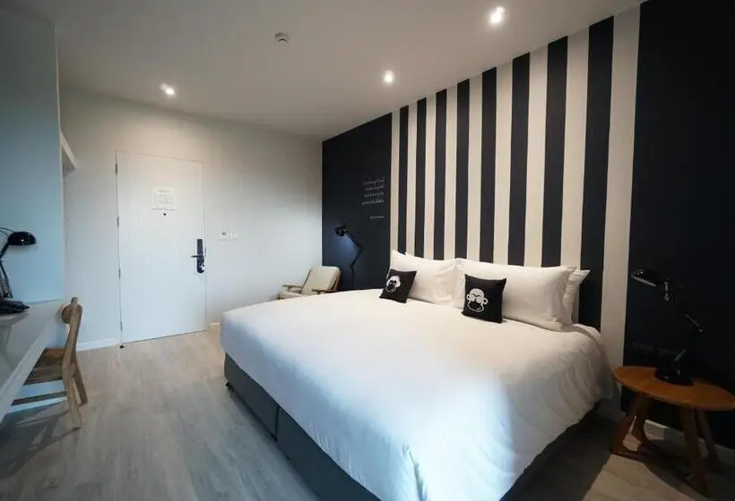 キングサイズベッドのデラックスルーム, Blu Monkey Hub And Hotel Chanthaburi