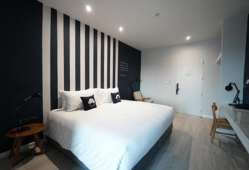 اتاق لوکس با تخت بزرگ, Blu Monkey Hub And Hotel Chanthaburi