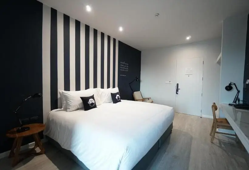 キングサイズベッドのデラックスルーム, Blu Monkey Hub And Hotel Chanthaburi