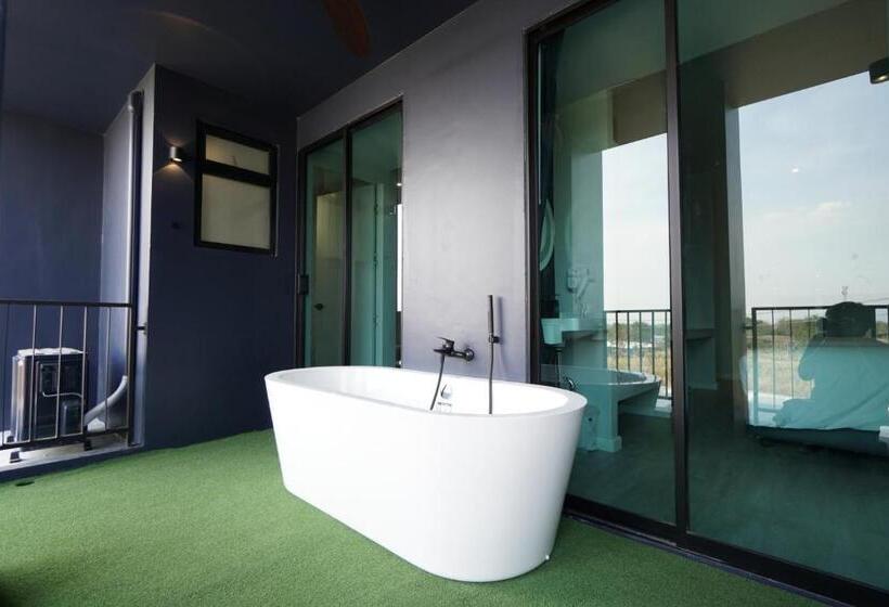 اتاق خانوادگی, Blu Monkey Hub And Hotel Chanthaburi