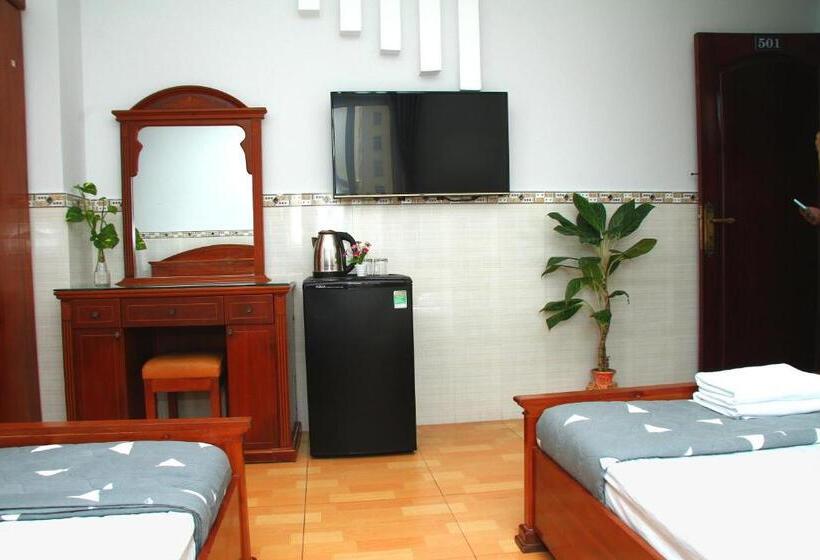 اتاق خانوادگی, Nguyen Anh