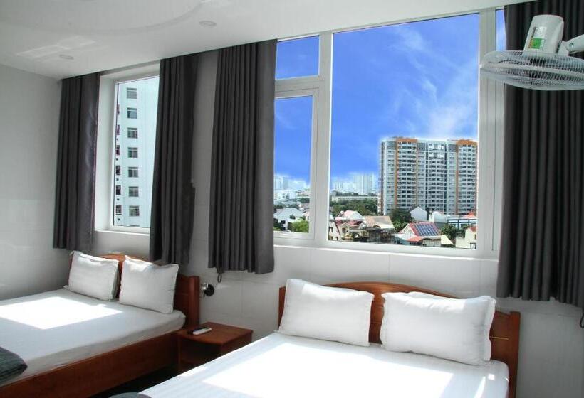 اتاق استاندارد چهار تخته, Nguyen Anh