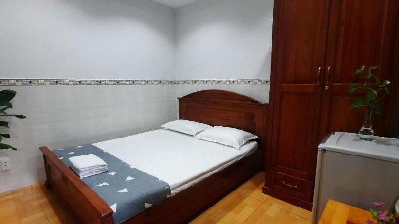 اتاق استاندارد, Nguyen Anh