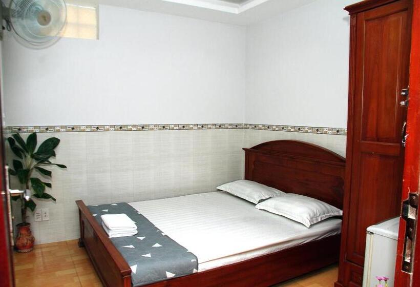 اتاق استاندارد, Nguyen Anh