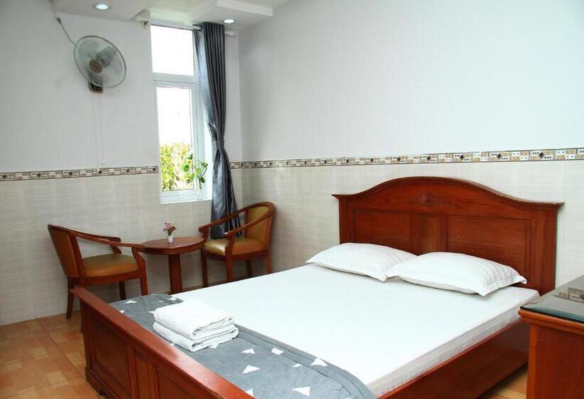 اتاق استاندارد, Nguyen Anh