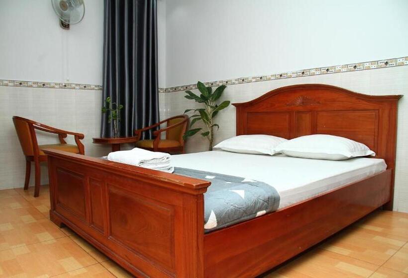 اتاق استاندارد, Nguyen Anh