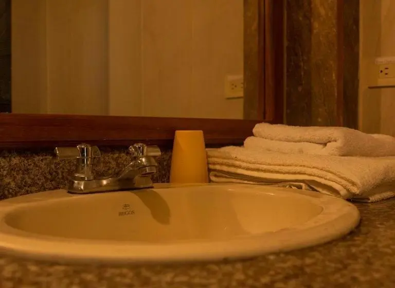 スタンダード4人部屋, Puerto Quito Lodge