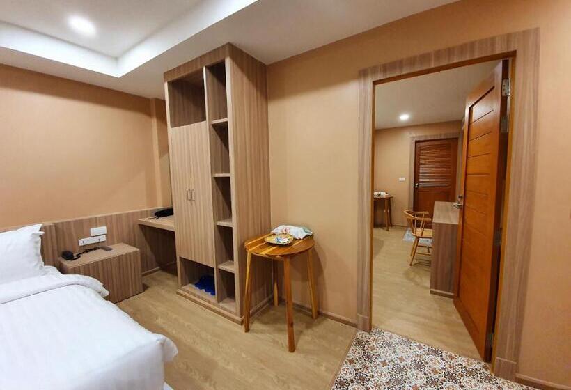 سوییت خانوادگی, Usabai Riverside Boutique