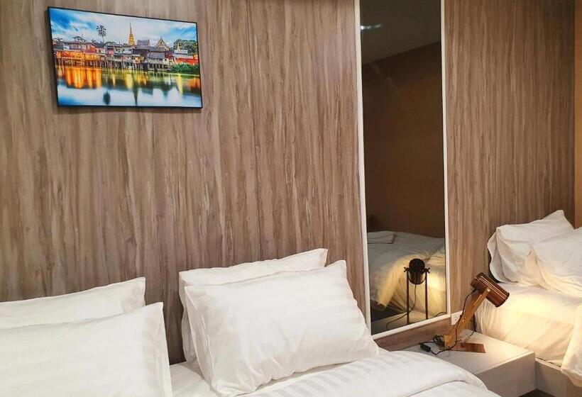 اتاق استاندارد چهار تخته, Usabai Riverside Boutique